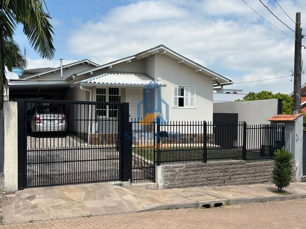 Casa à Venda com 2 Dormitórios e Suíte!
